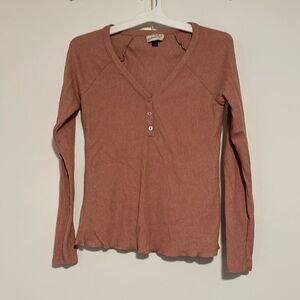 Universal thread women’s long sleeve shirt. Size small. EUC.